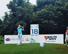 黑白体育-天山山猫队守住胜果嵩山雄鲨队，高尔夫锦标赛上演裁判判罚引热议！定海神针仍在的简单介绍