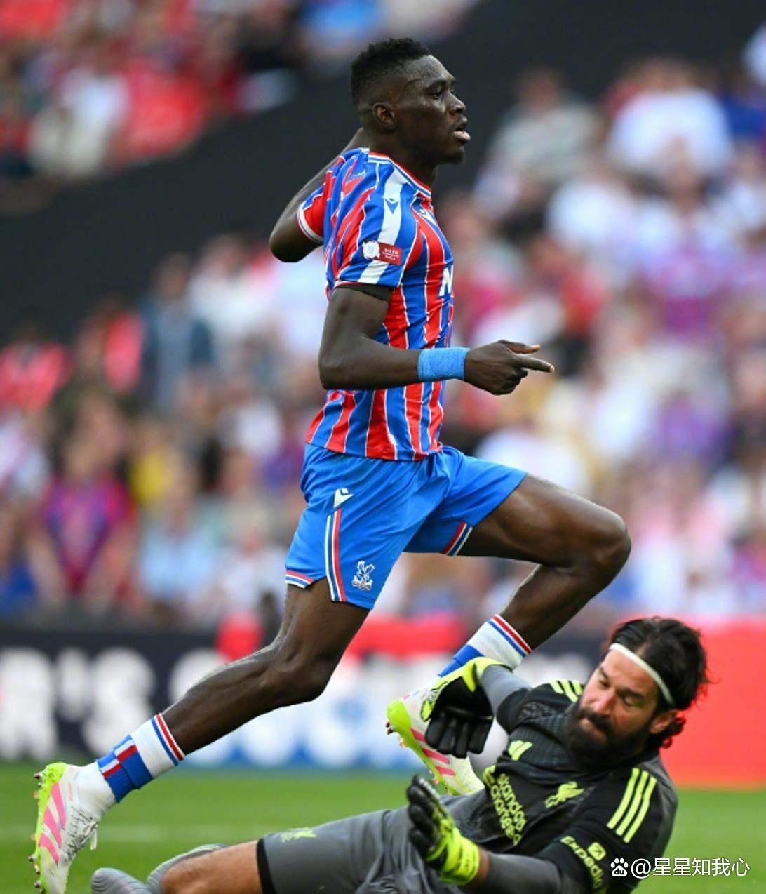 黑白体育-转折点利物浦战术微调；社区盾清晨攻防权衡；球迷炸锅；年轻球员得到机会的简单介绍