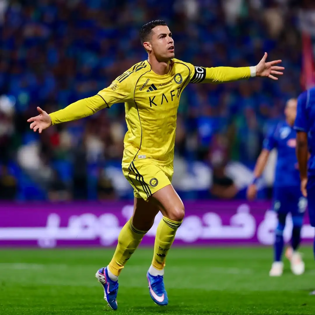 黑白体育-C罗回归赛场,回归赛场首场状态亮眼,公牛观众沸腾!的简单介绍