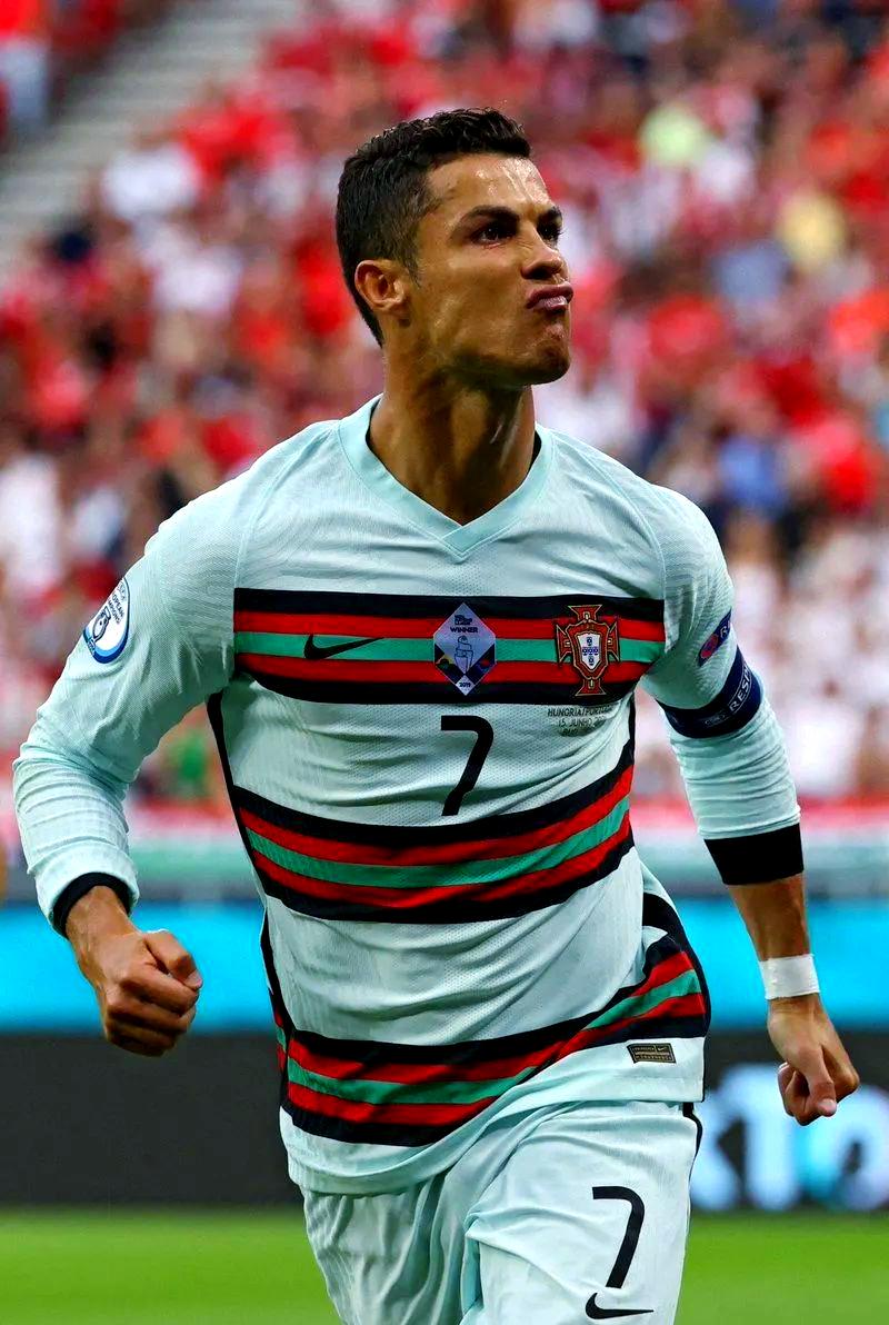 黑白体育-C罗回归赛场,回归赛场首场状态亮眼,公牛观众沸腾!的简单介绍