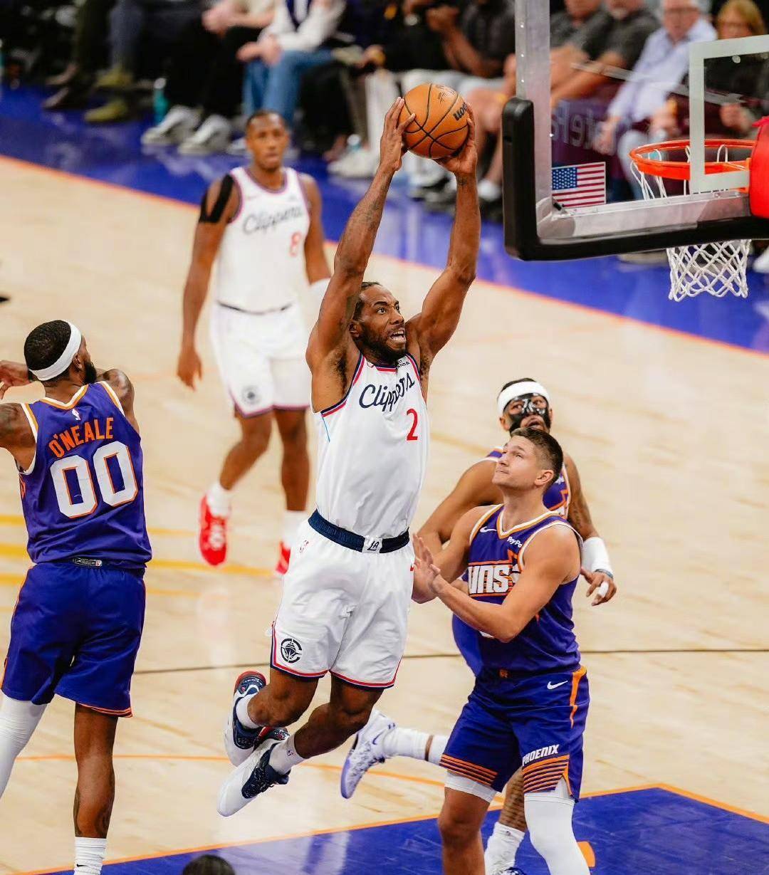 黑白体育-关于哈登连续十五场比赛得分超过大胜，湖人挑战极限！的信息